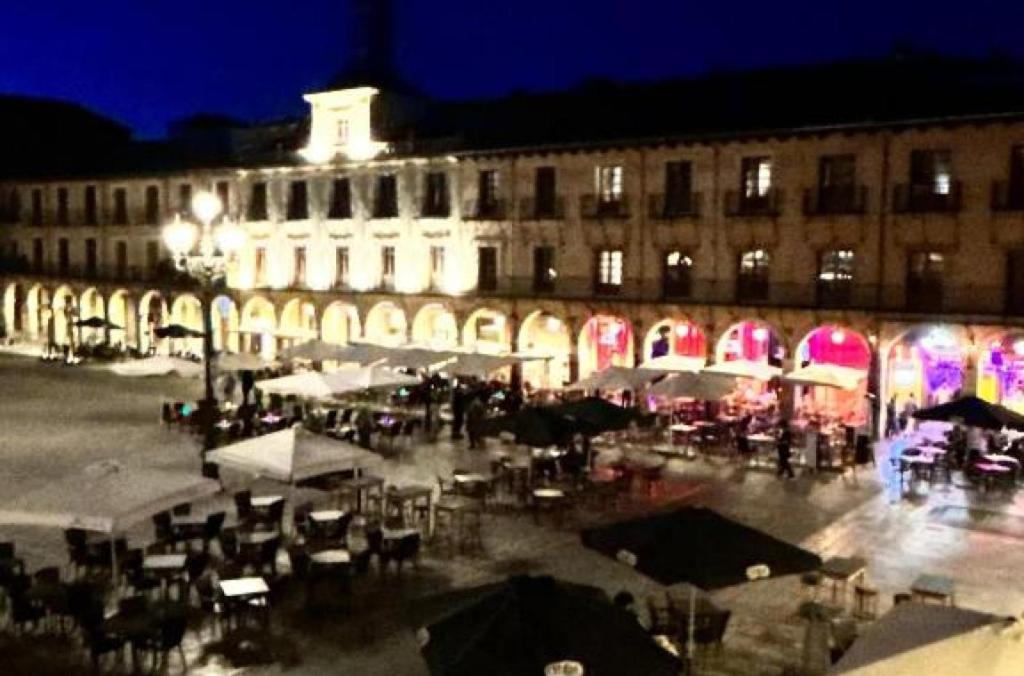 Arquitecto De La Vida- Plaza Mayor Леон Екстериор снимка